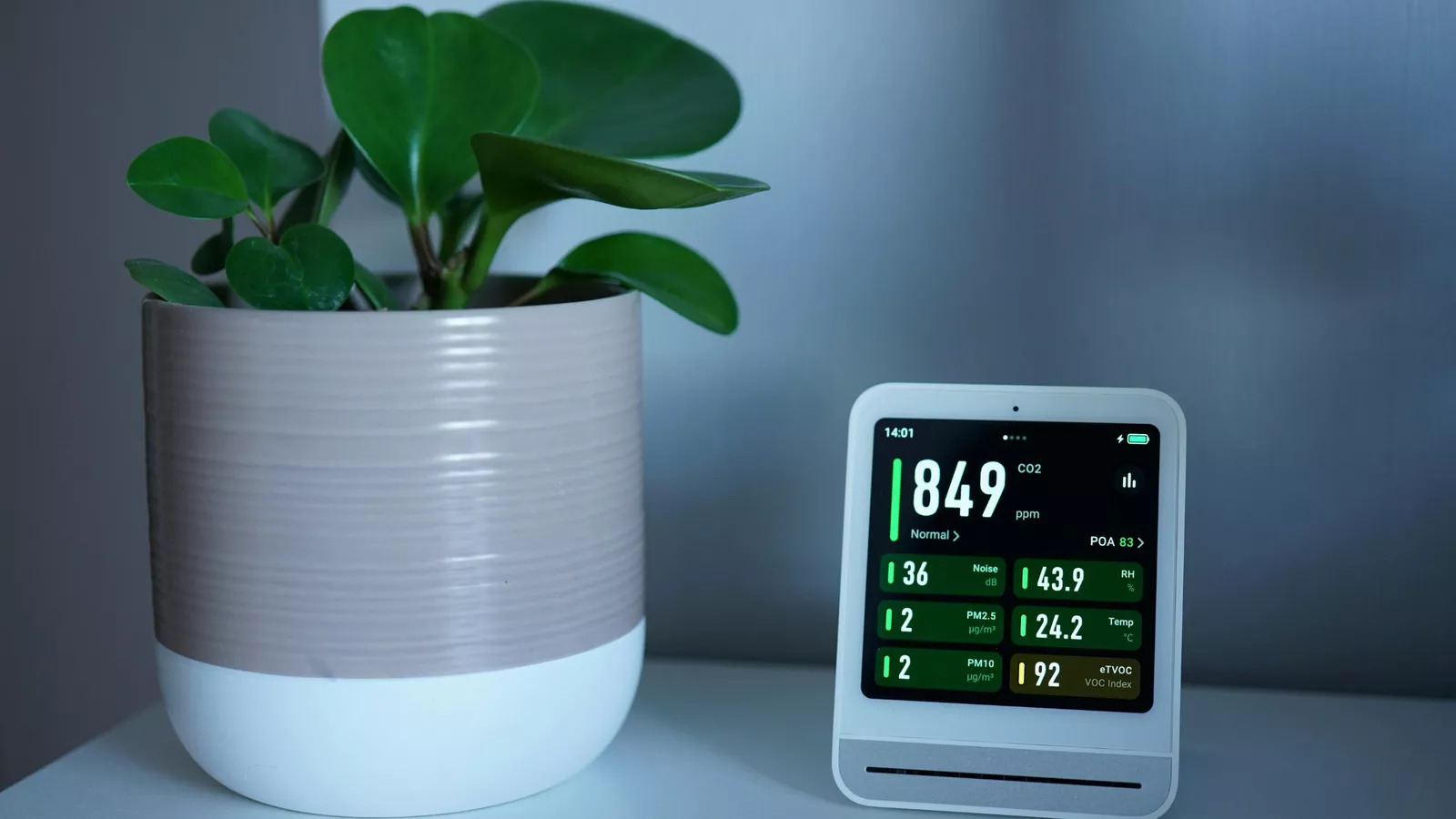 Indoor humidity monitor measuring air conditions in a hospitality space